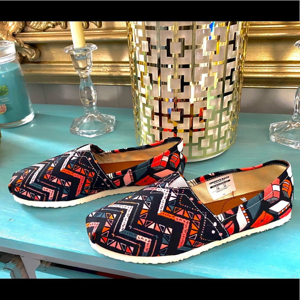 Groove bags shoes